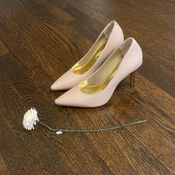 Nude Ralph Lauren Heels with Cherry Wood Heel. Size 5.5. - Picture 1 of 11